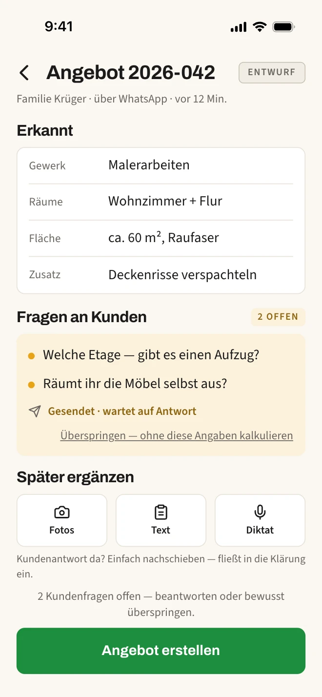App-Ansicht „Anfrage geprüft“: der Angebotsentwurf mit Positionen zum Bestätigen